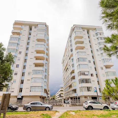 Apartment Comfy Sea View With Covered Balcony And Parking